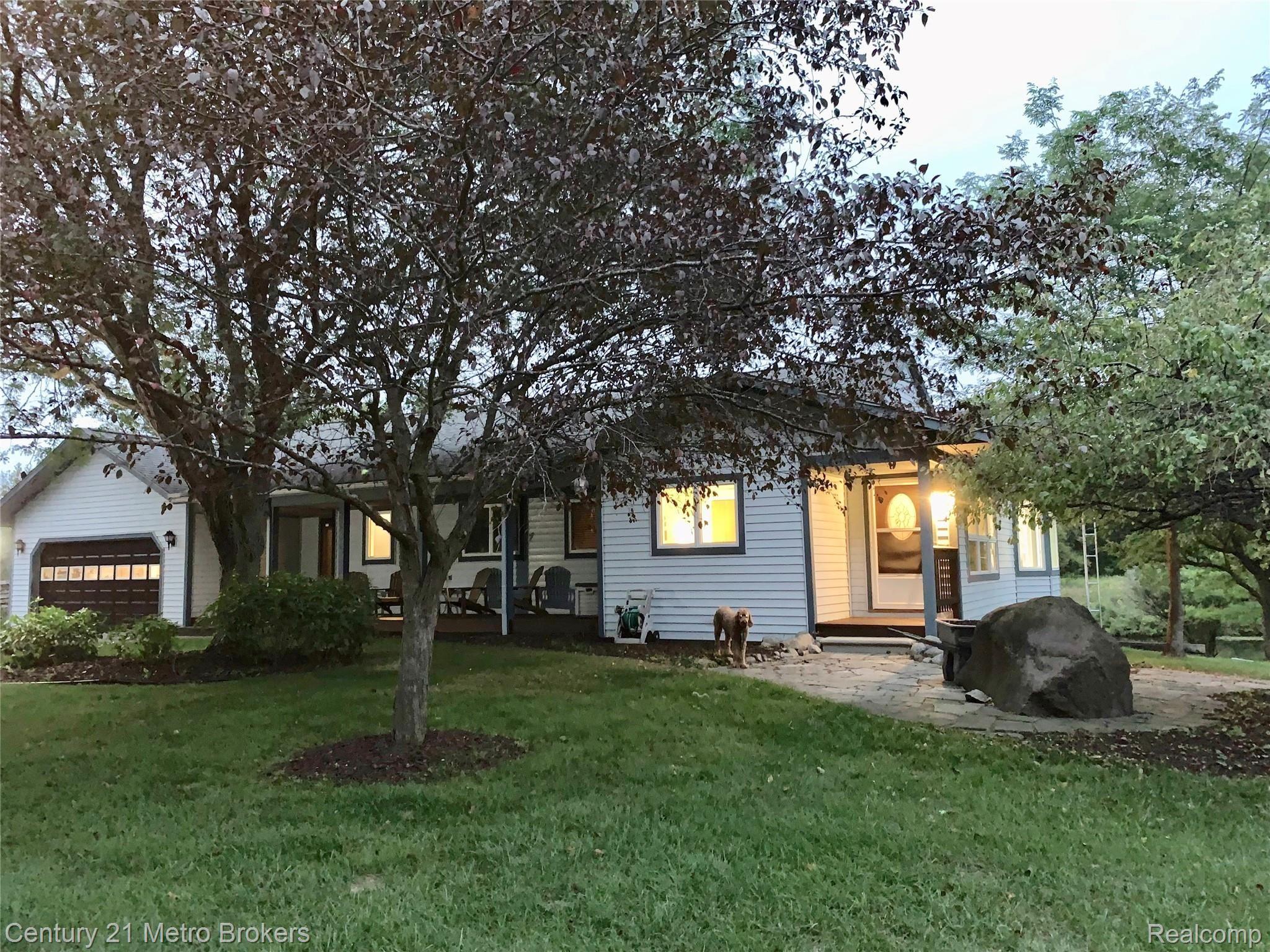 12185 County Line Road Ortonville, MI 48462 - Photo 2 of 40 fullsizeoutput_2088.jpeg