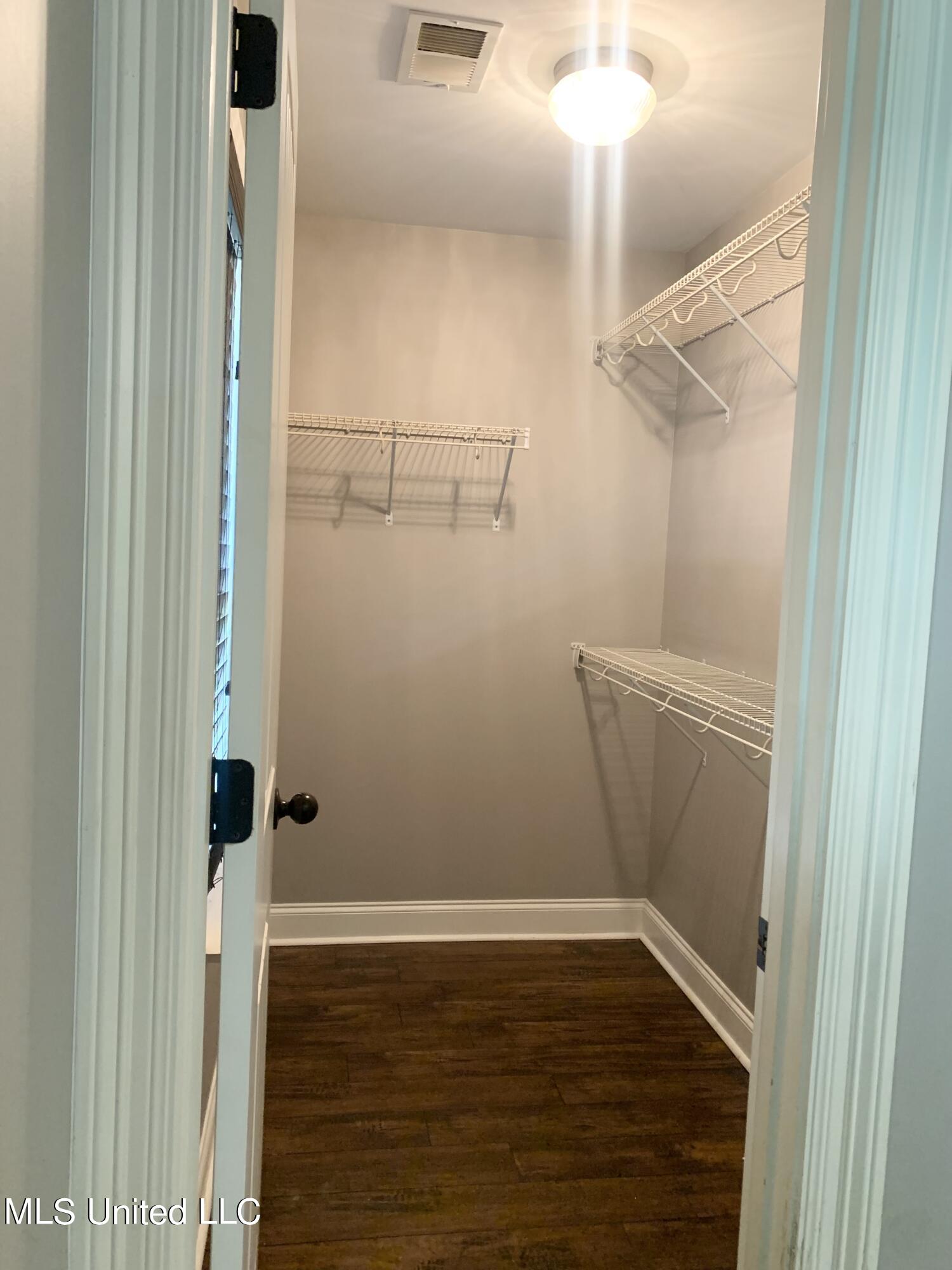 14181 Holly Springs Road Byhalia, MS 38611 - Photo 17 of 38 Primary closet