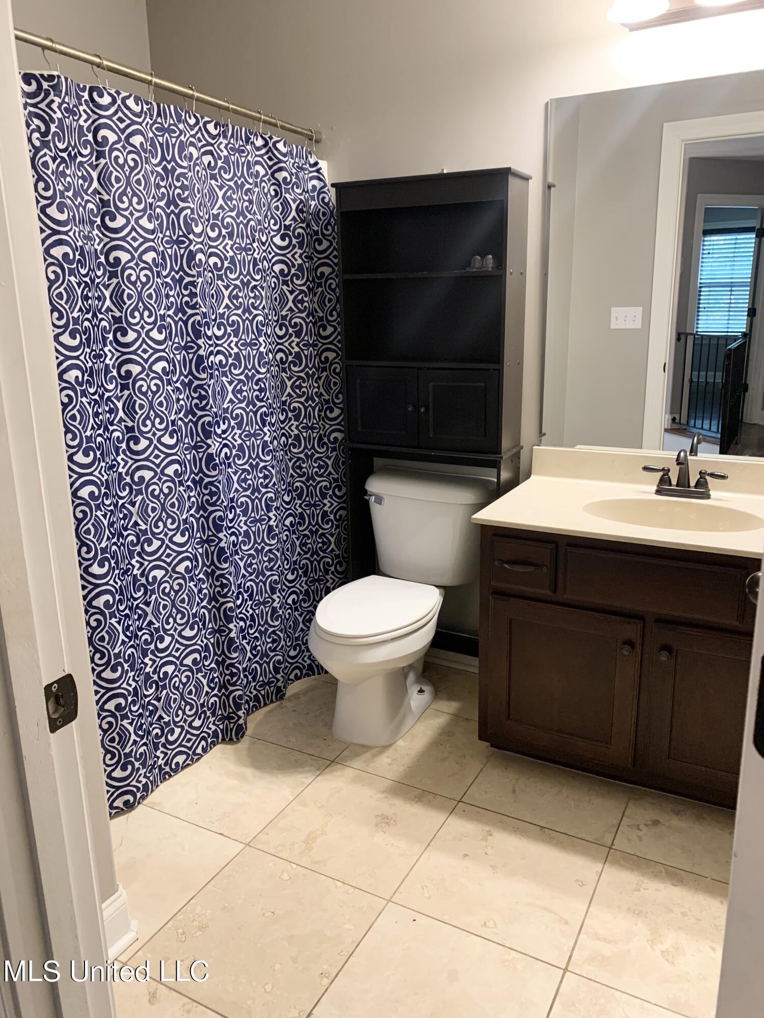 14181 Holly Springs Road Byhalia, MS 38611 - Photo 29 of 38 Second level bathroom