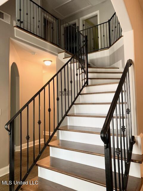 14181 Holly Springs Road Byhalia, MS 38611 - Photo 4 of 38 Stair case open to second level