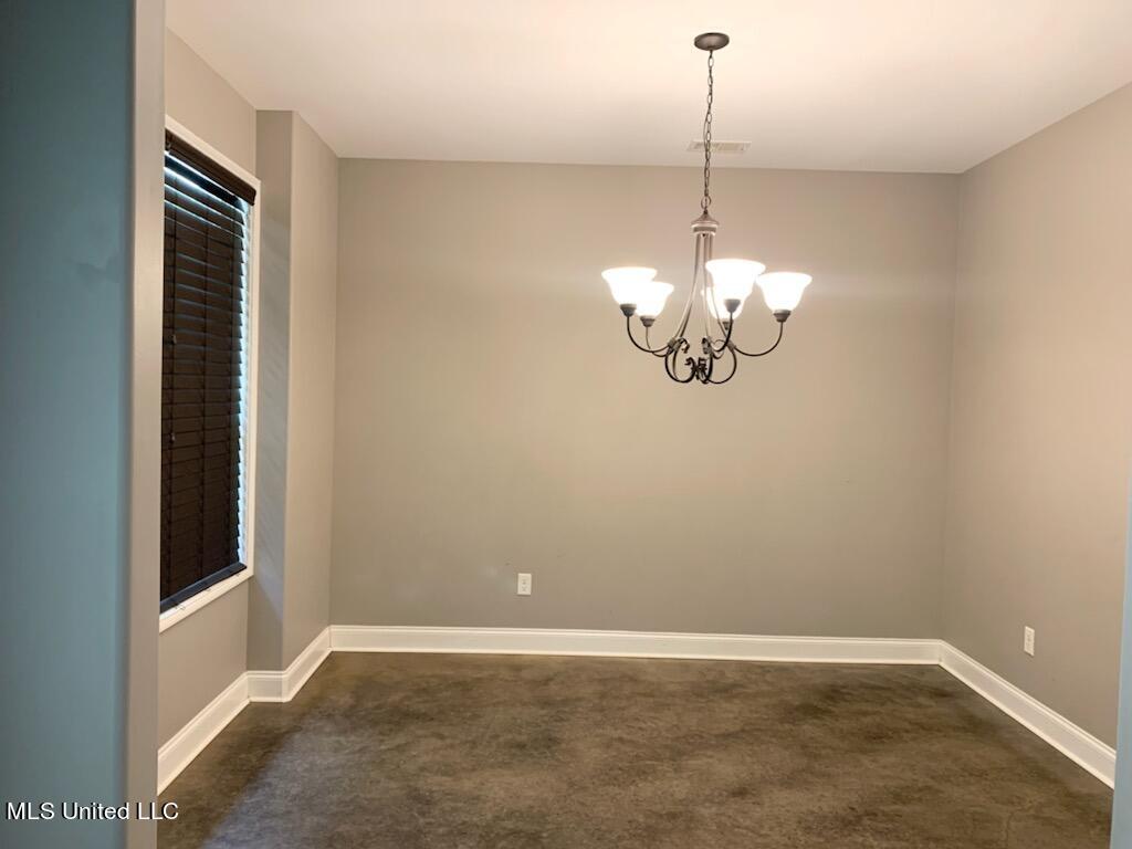 14181 Holly Springs Road Byhalia, MS 38611 - Photo 6 of 38 Dinning room