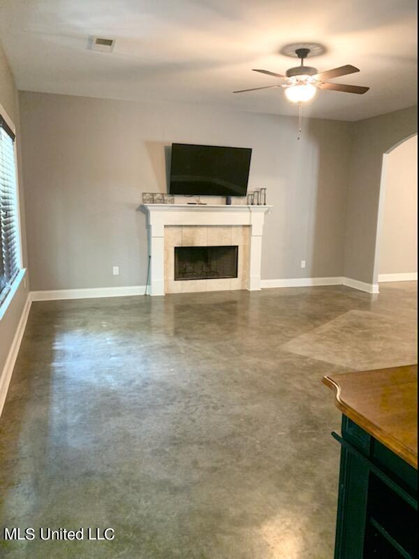 14181 Holly Springs Road Byhalia, MS 38611 - Photo 7 of 38 Living Room