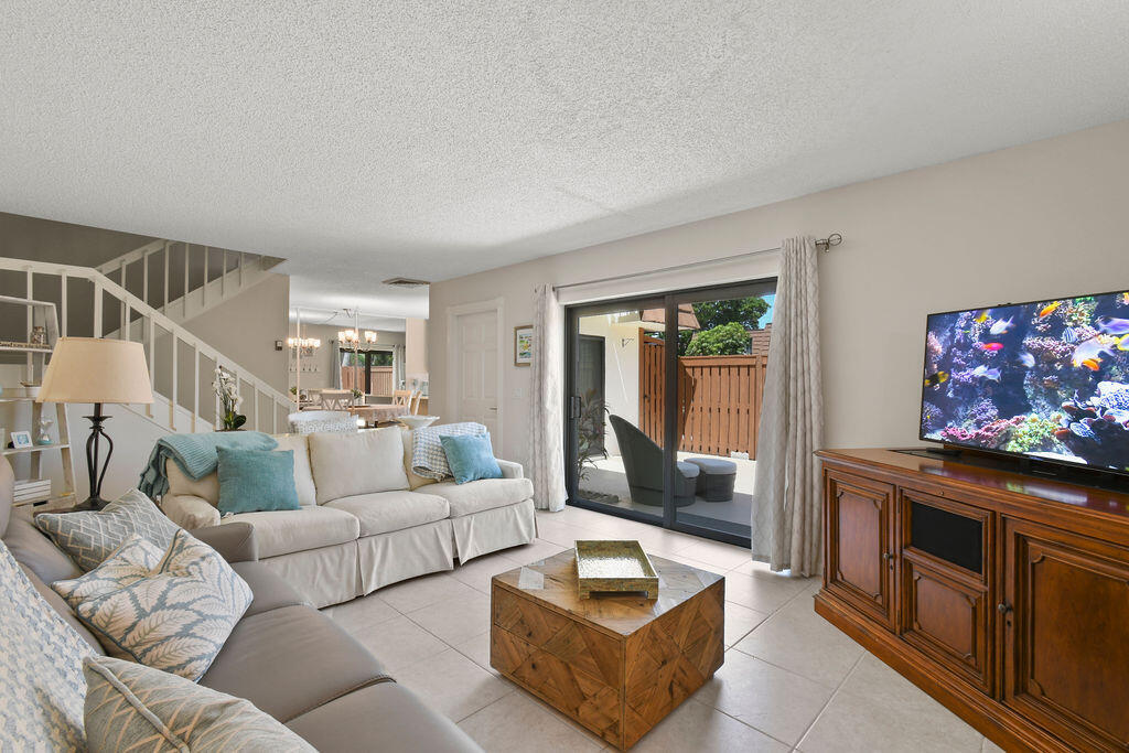 3900 Southeast County Line Road, Unit 22A Jupiter, FL 33469 - Photo 13 of 50 3900CountyLineRd#22A_18