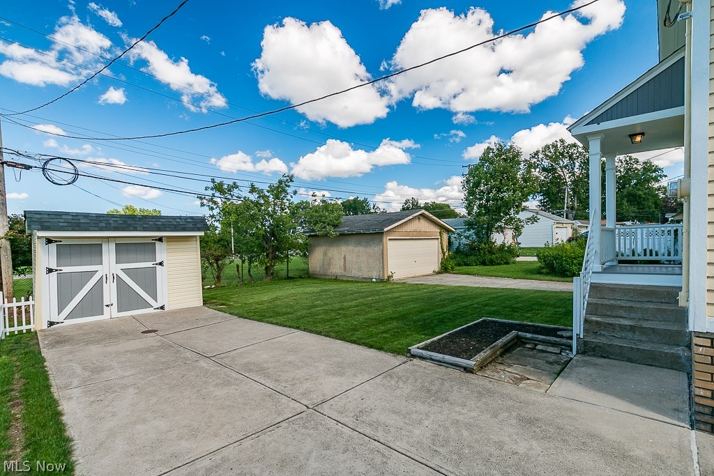 6806 Ridgewood Avenue Parma, OH 44129 - Photo 2 of 24