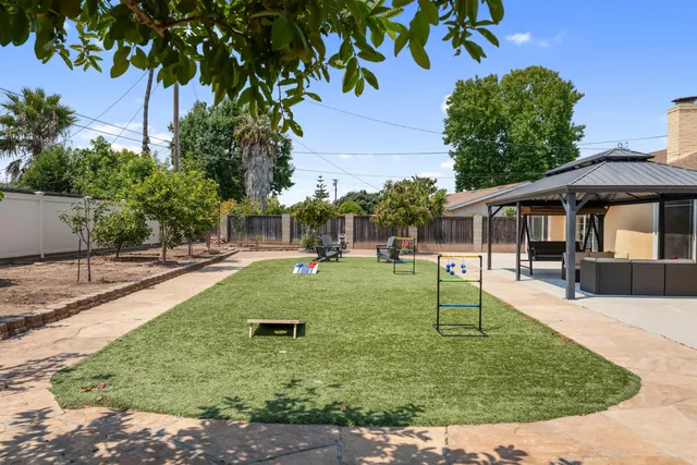 a view of a house with a backyard