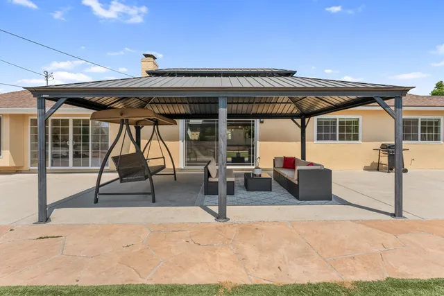 a view of house with a outdoor space