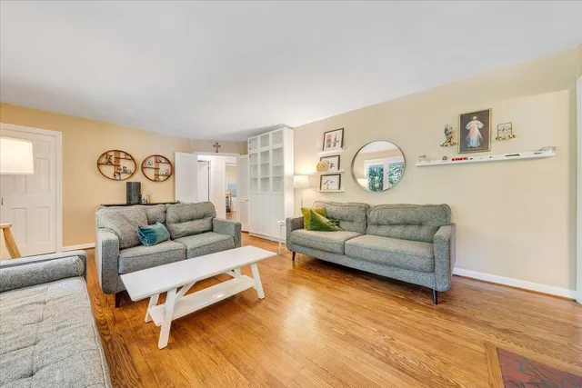 $425,000 | 2702 Yellow Mountain Road Southeast, Roanoke, VA 24014