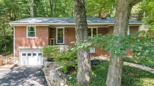$425,000 | 2702 Yellow Mountain Road Southeast, Roanoke, VA 24014
