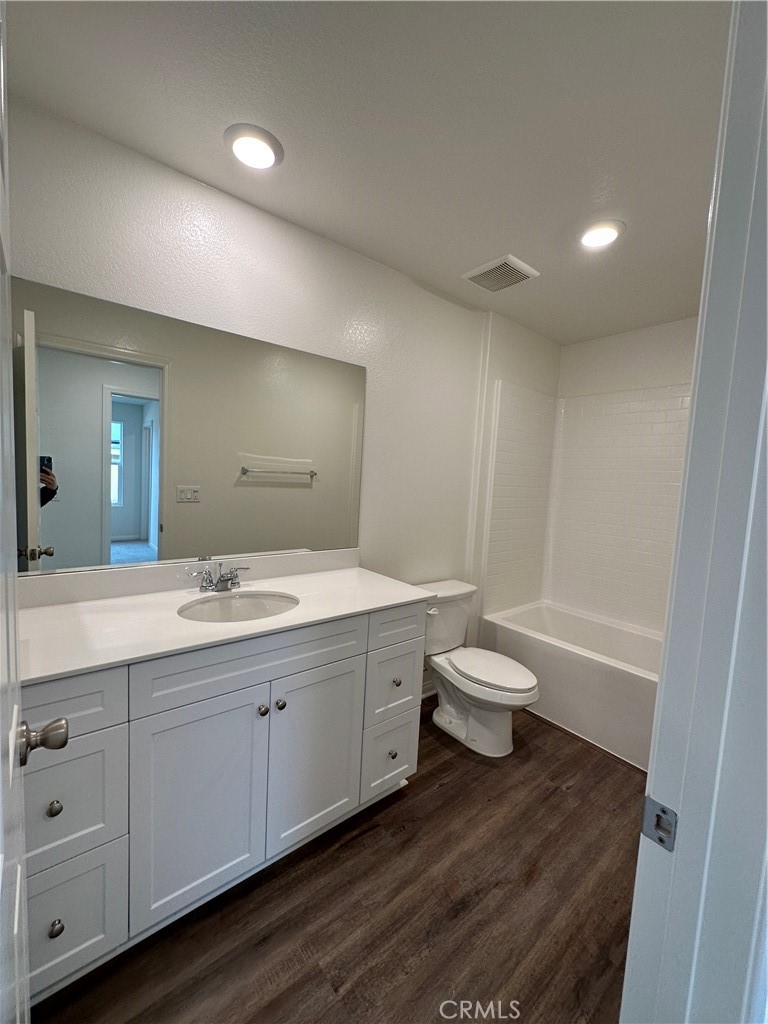 7560 Citrusmoon Court Riverside, CA 92507 - Photo 14 of 18 a bathroom with a double vanity sink a toilet and a tub