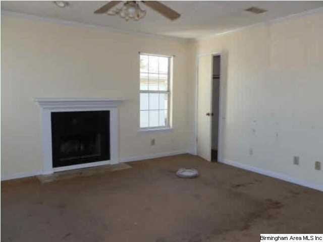 816 Willow Point, Unit 4 Anniston, AL 36206 - Photo 4 of 17