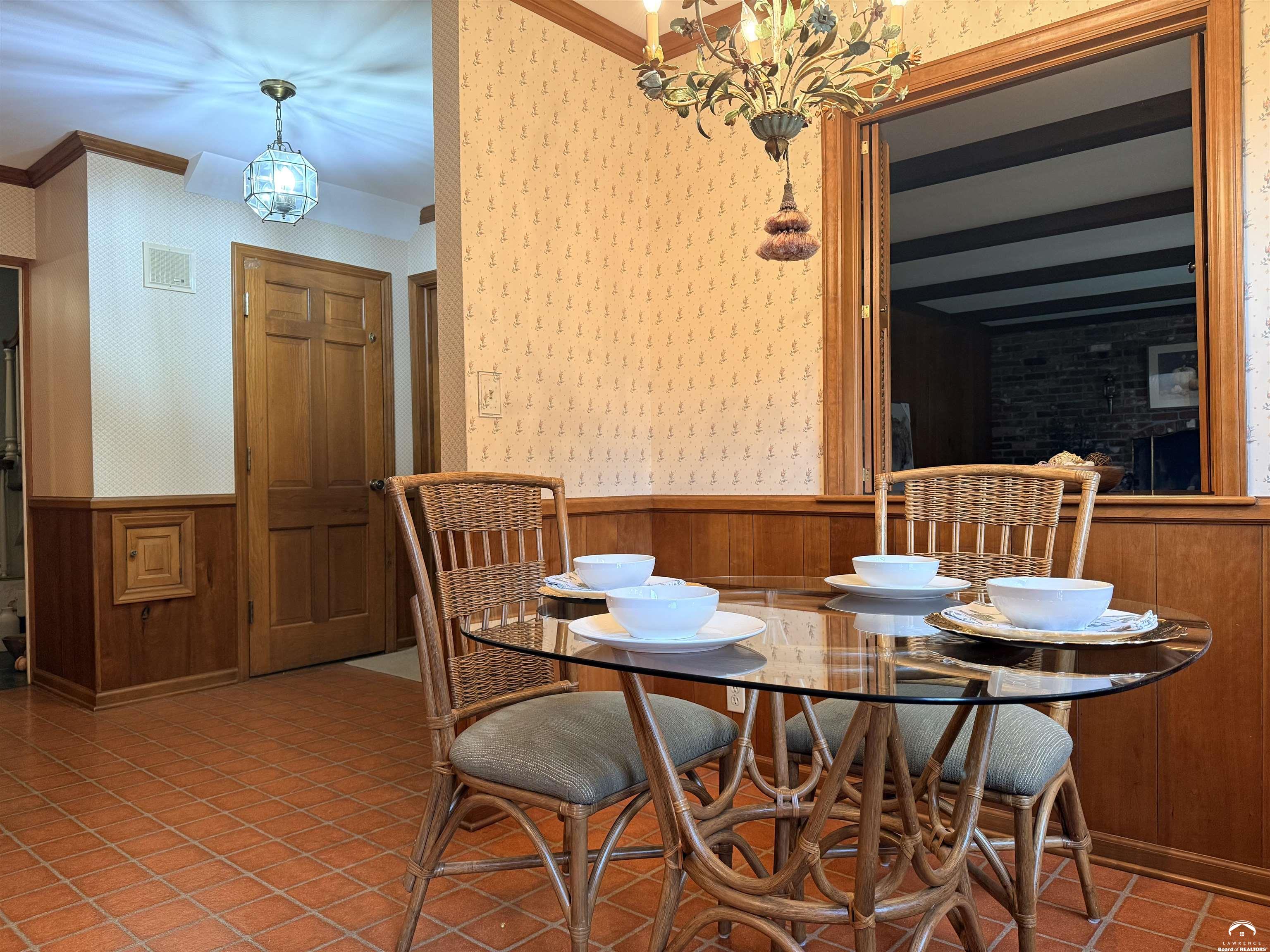 2806 Schwarz Road Lawrence, KS 66049 - Photo 4 of 99 Gallery Image 4