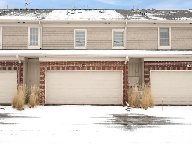 $2,500 | 2445 119th Court Northeast, Unit F, Blaine, MN 55449