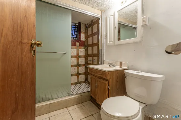a refrigerator freezer sitting in a kitchen