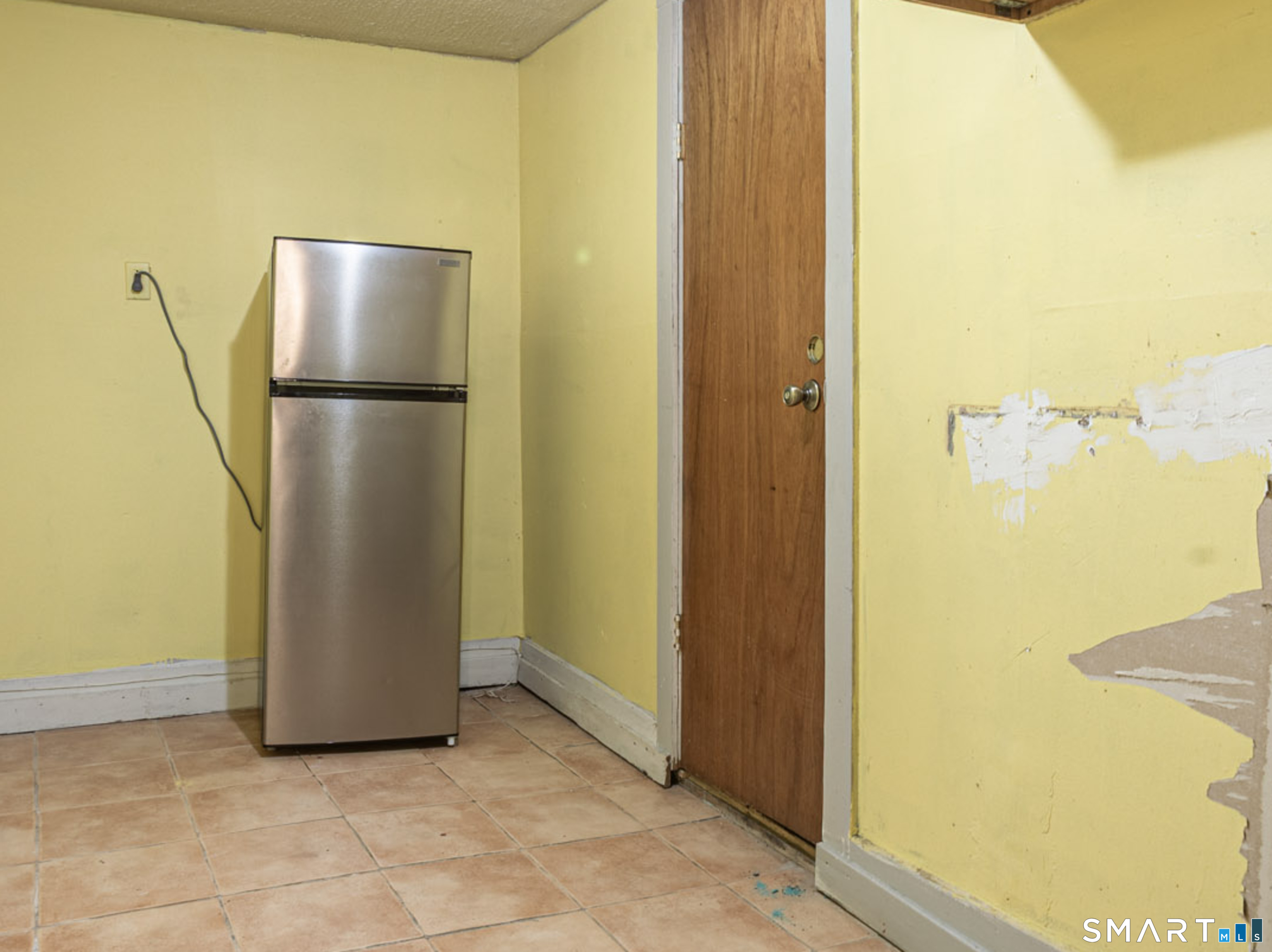 34 Adams Street Hartford, CT 06112 - Photo 32 of 39 a refrigerator freezer sitting in a kitchen