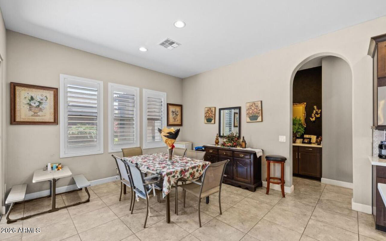 2915 East Constance Way Phoenix, AZ 85042 - Photo 22 of 47 a dining room with furniture and window