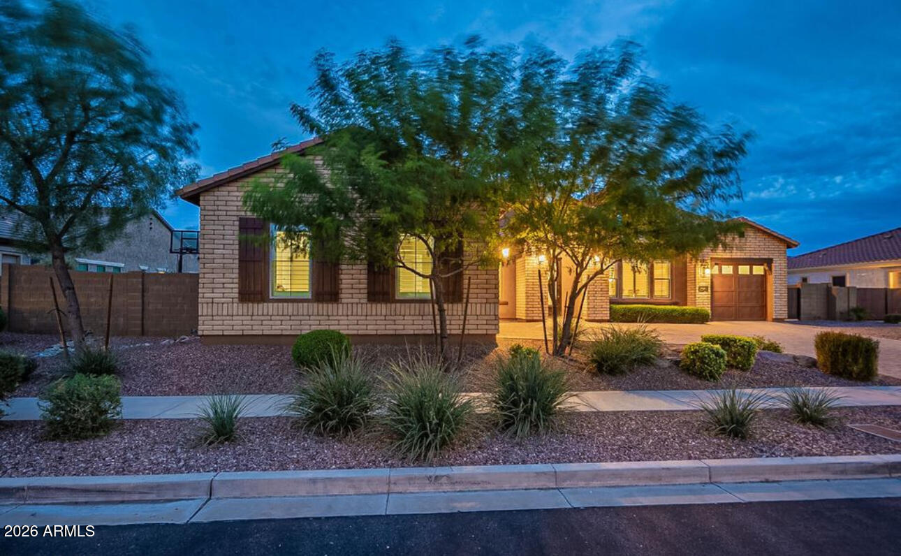 2915 East Constance Way Phoenix, AZ 85042 - Photo 4 of 47 a front view of a house with garden