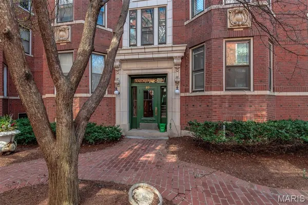 $289,900 | 378 North Taylor Avenue, Unit 3E, St. Louis, MO 63108