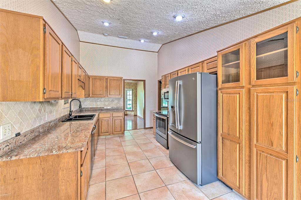 2102 Whitlock Place Dover, FL 33527 - Photo 12 of 45