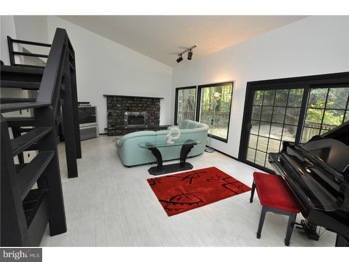 323 Mt Laurel Road Mount Laurel, NJ 08054 - Photo 5 of 21 Living Room