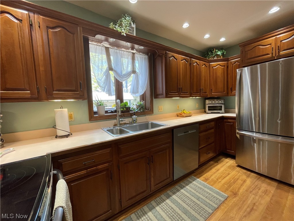 2590 Hampton Road Rocky River, OH 44116 - Photo 4 of 24