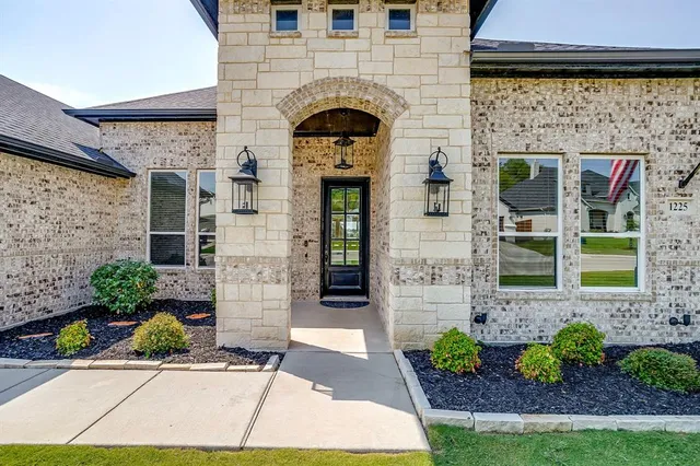 $635,000 | 1225 Crown Valley Drive, Weatherford, TX 76087