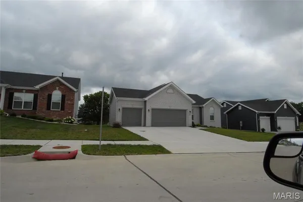 $2,875 | 297 Osprey Court, Lake St. Louis, MO 63367