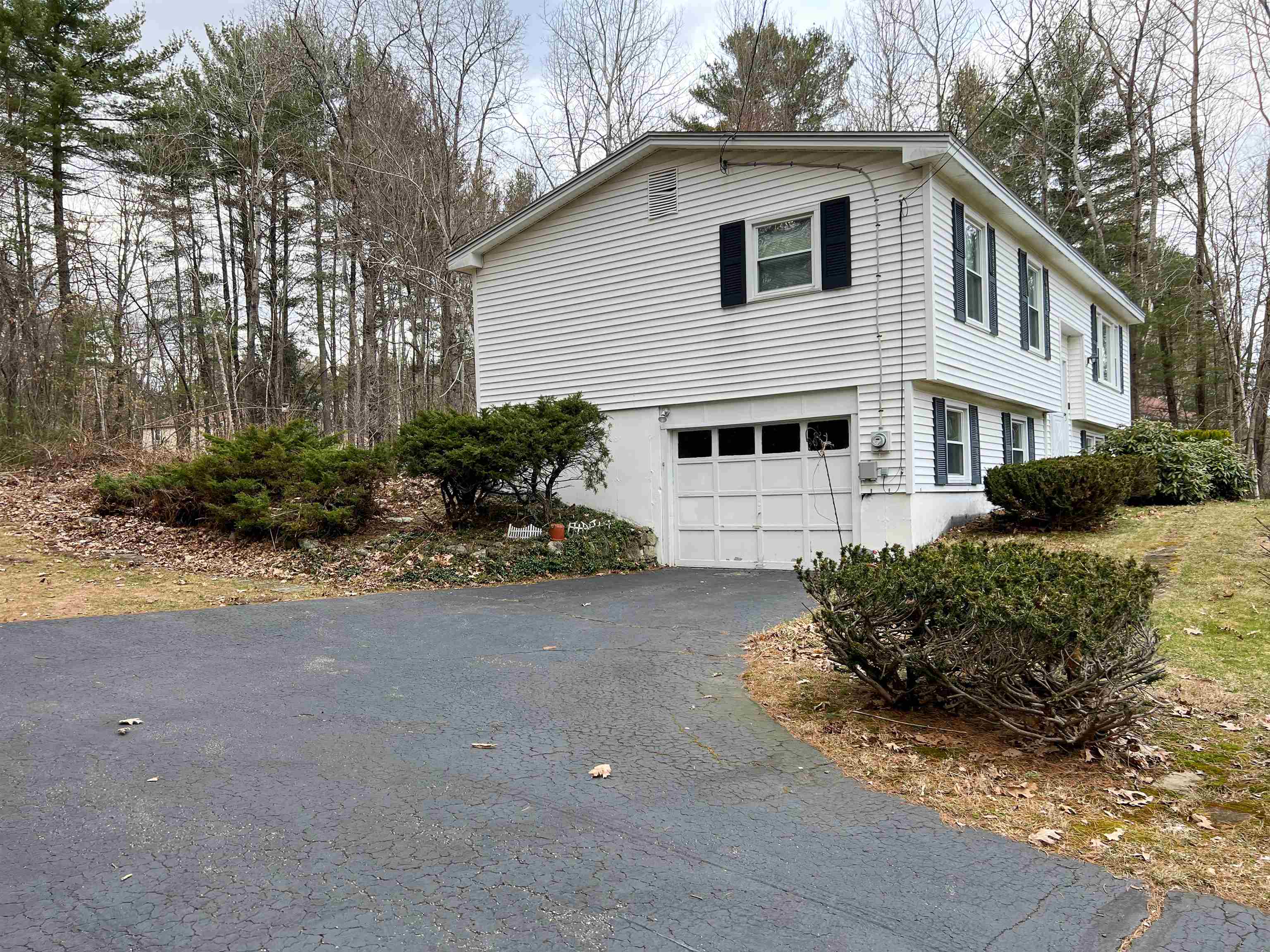 32 Turtle Crossing Road Pelham, NH 03076 - Photo 11 of 21