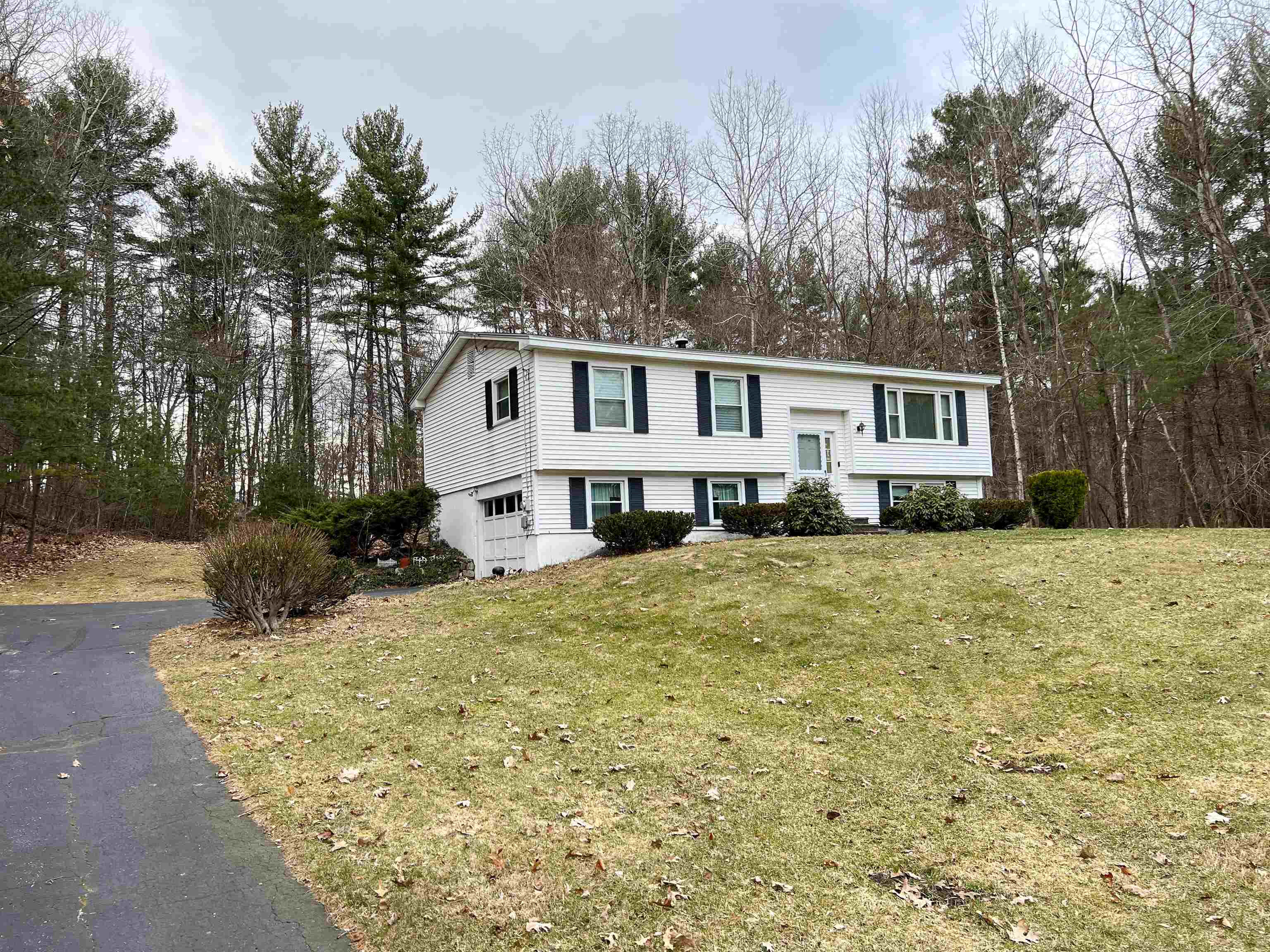 32 Turtle Crossing Road Pelham, NH 03076 - Photo 13 of 21