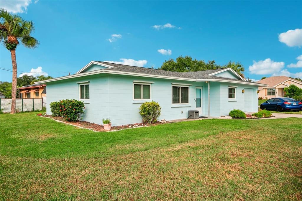 2210 Gentian Road Venice, FL 34293 - Photo 3 of 29 Gallery Image 3
