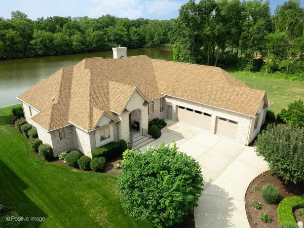 $979,000 | 335 Edgewater Drive, Morris, IL 60450