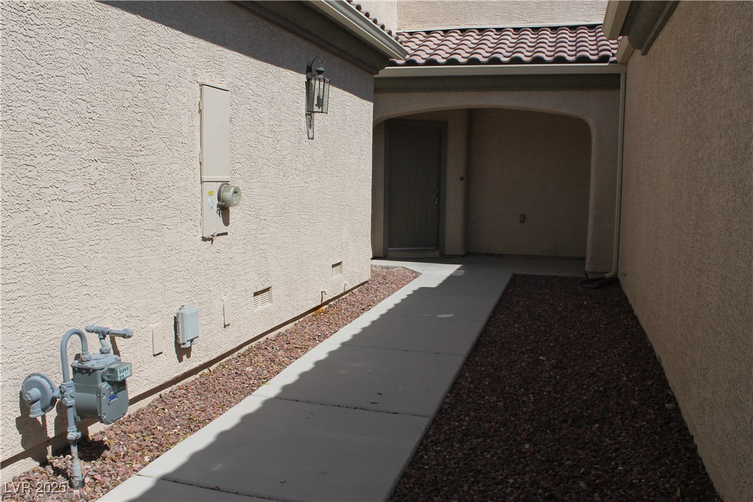 7352 Ravines Avenue Las Vegas, NV 89131 - Photo 3 of 93