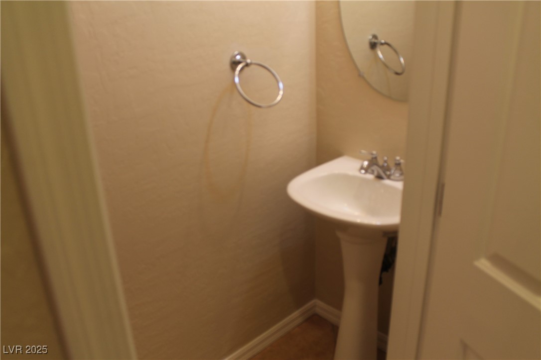 7352 Ravines Avenue Las Vegas, NV 89131 - Photo 80 of 93 View of bathroom