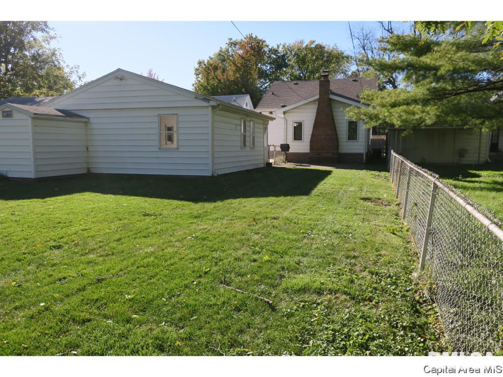 1108 North MacArthur Boulevard Springfield, IL 62702 - Photo 3 of 34