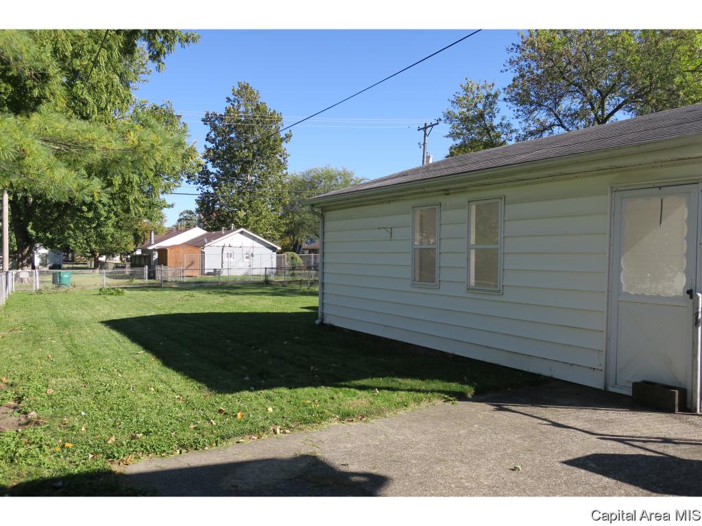 1108 North MacArthur Boulevard Springfield, IL 62702 - Photo 31 of 34