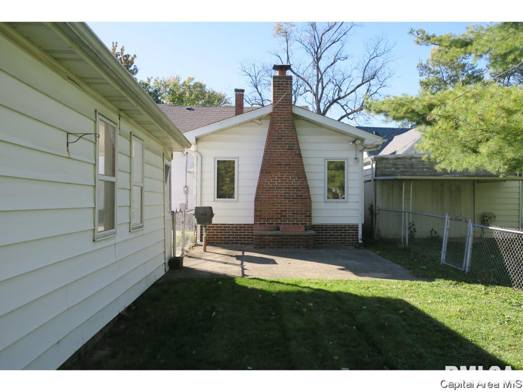 1108 North MacArthur Boulevard Springfield, IL 62702 - Photo 4 of 34