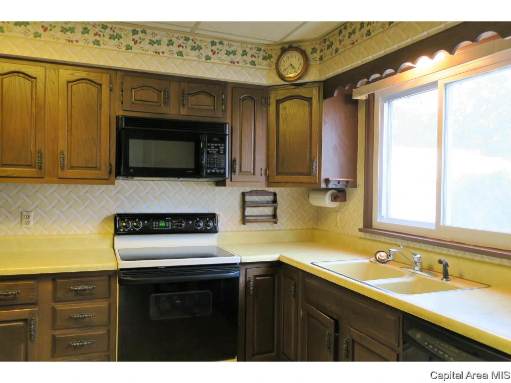 1108 North MacArthur Boulevard Springfield, IL 62702 - Photo 5 of 34
