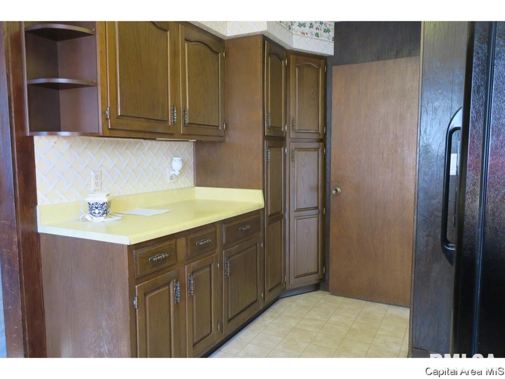 1108 North MacArthur Boulevard Springfield, IL 62702 - Photo 6 of 34