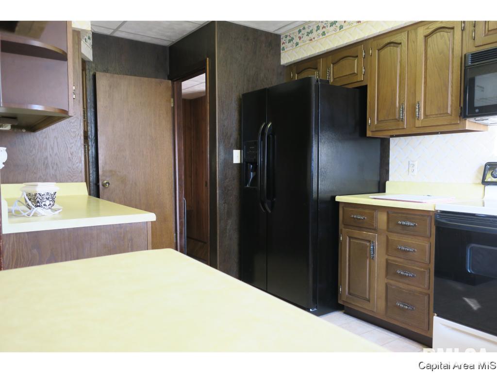 1108 North MacArthur Boulevard Springfield, IL 62702 - Photo 7 of 34