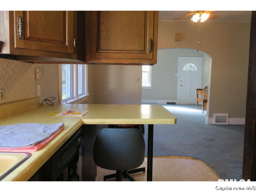 1108 North MacArthur Boulevard Springfield, IL 62702 - Photo 8 of 34