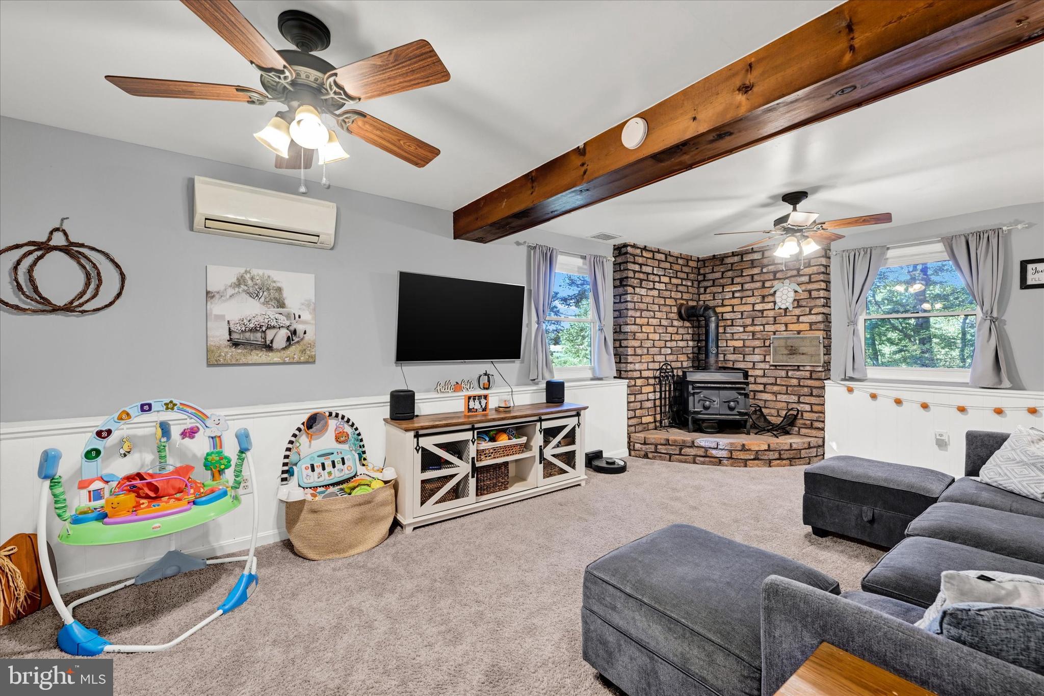 20 Houcksville Road South Hampstead, MD 21074 - Photo 16 of 37 a living room with furniture and a flat screen tv