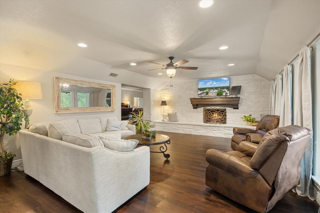 9404 Bellechase Road Granbury, TX 76049 - Photo 13 of 34