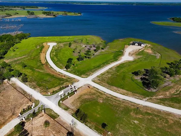 $449,900 | 261 Clubhouse Drive, Windom, TX 75492