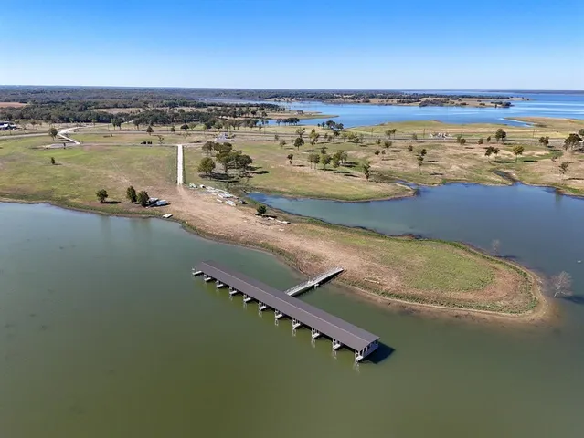 $474,900 | 261 Clubhouse Drive, Windom, TX 75492