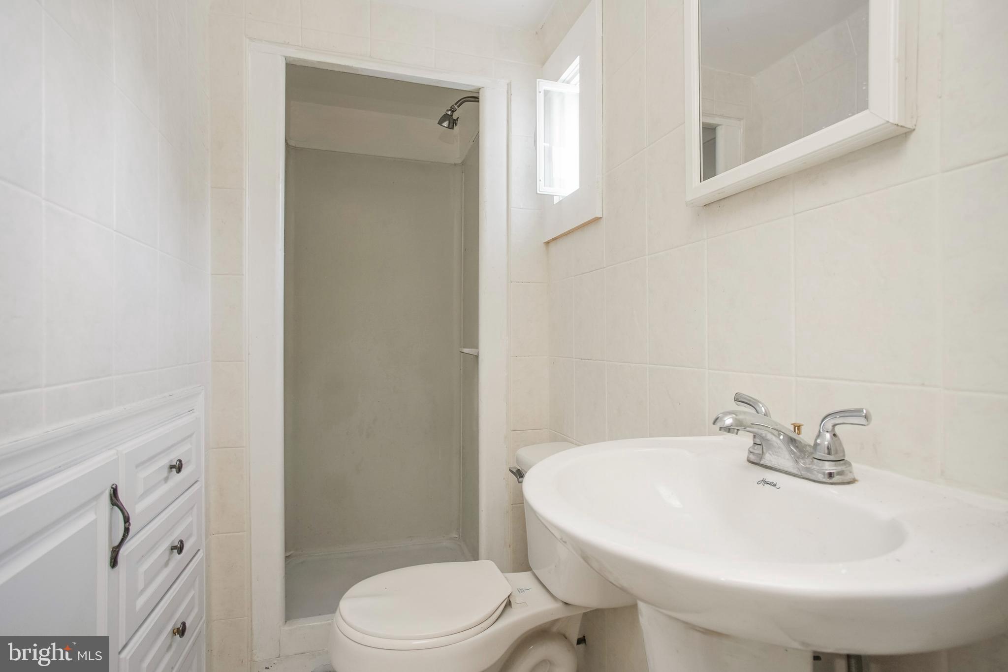 1455 Manoa Road Wynnewood, PA 19096 - Photo 34 of 42 2nd floor full bath