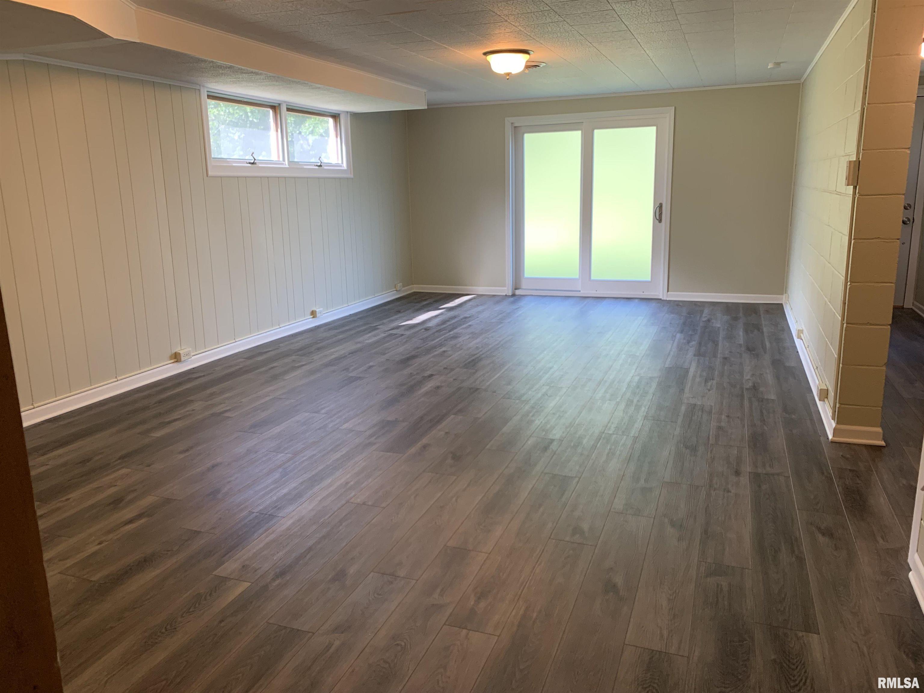 1409 West Adams Road Macomb, IL 61455 - Photo 12 of 28 Gallery Image 12