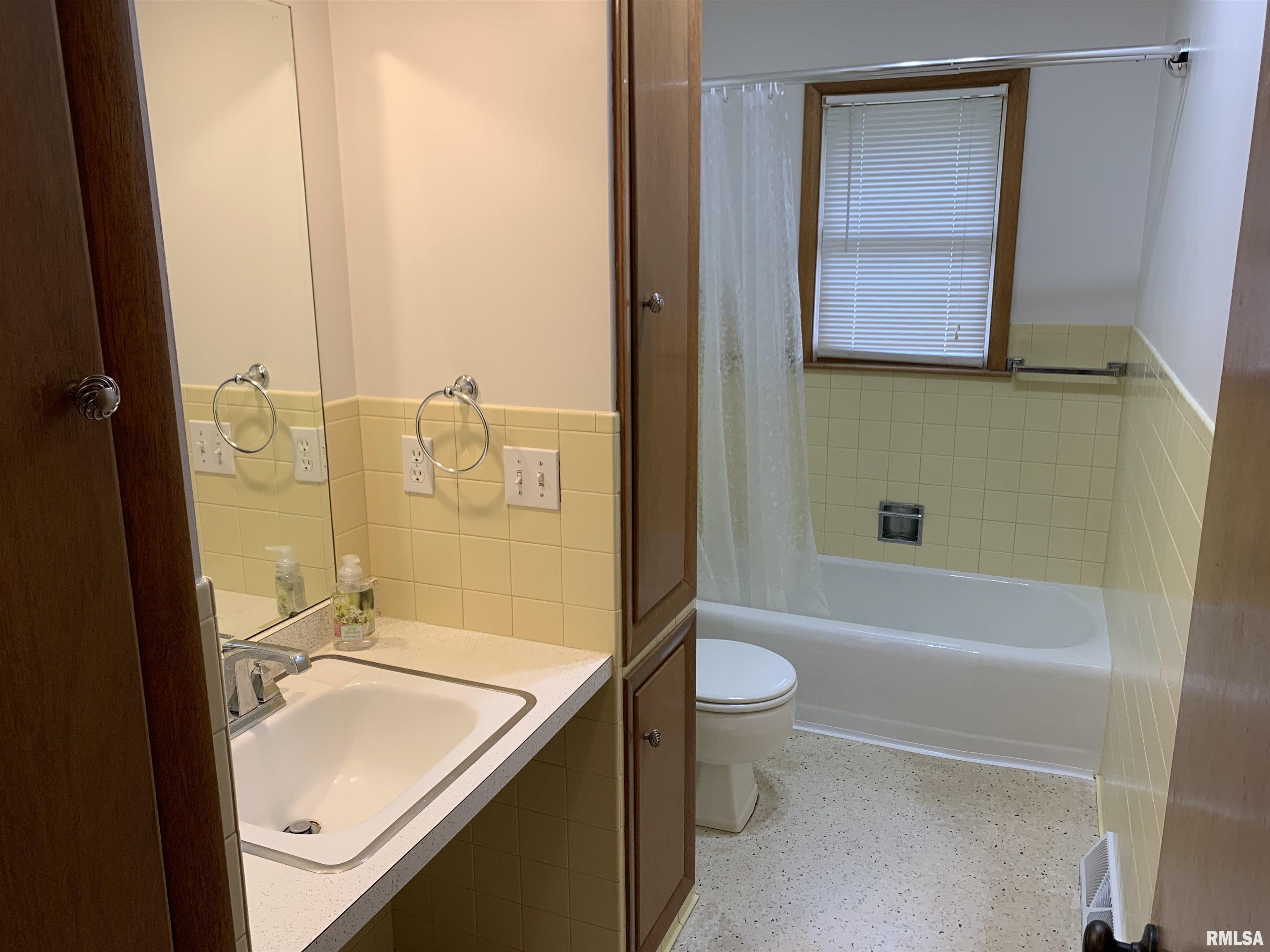 1409 West Adams Road Macomb, IL 61455 - Photo 17 of 28 Gallery Image 17