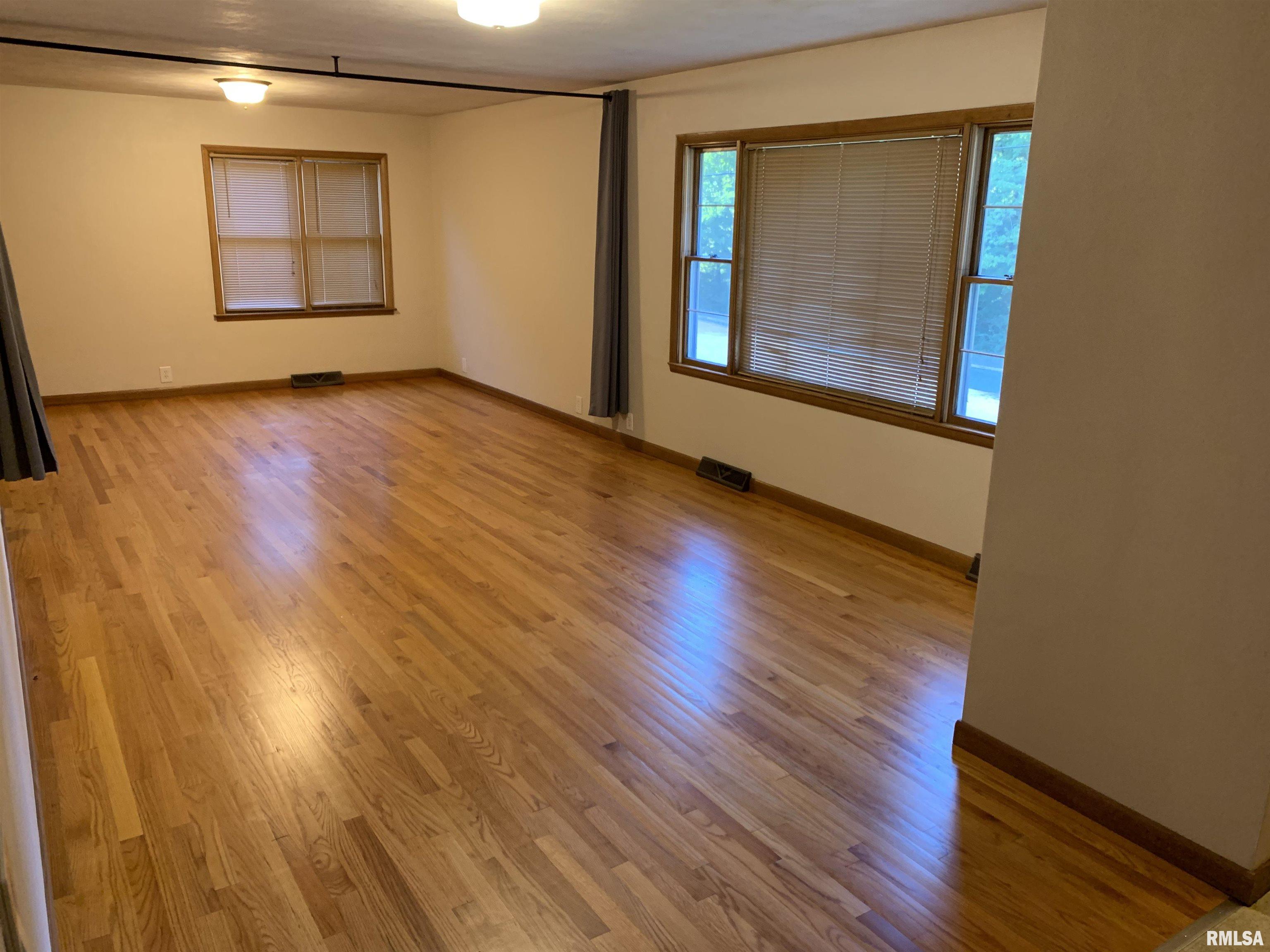 1409 West Adams Road Macomb, IL 61455 - Photo 5 of 28 Gallery Image 5