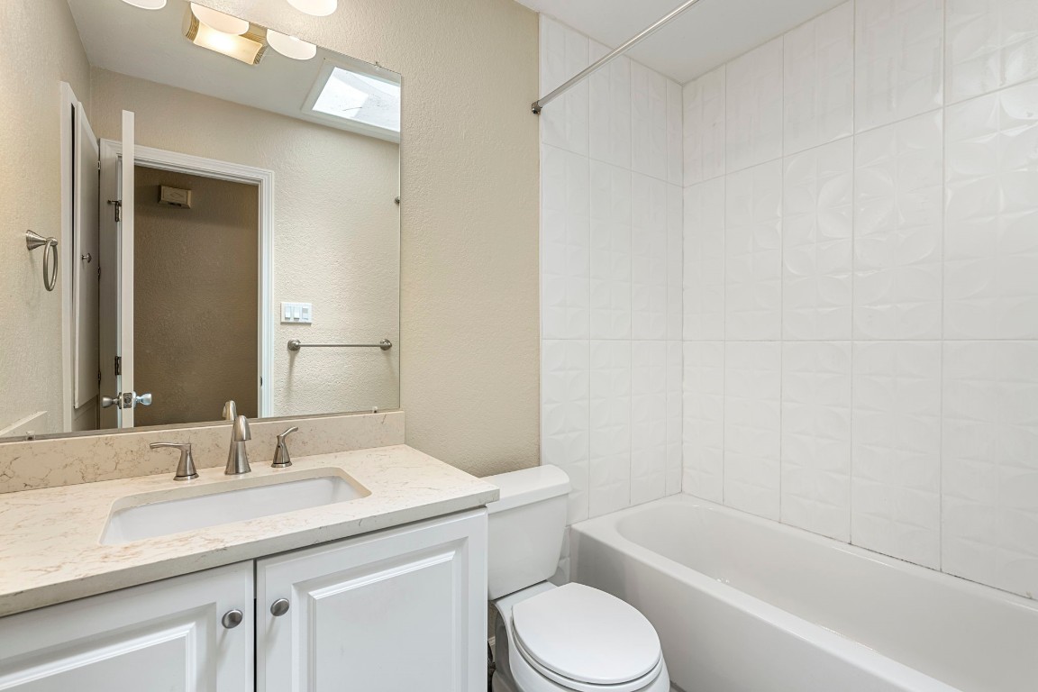 401 Blackson Avenue, Unit A Austin, TX 78752 - Photo 11 of 29 Full Bathroom in the hall.