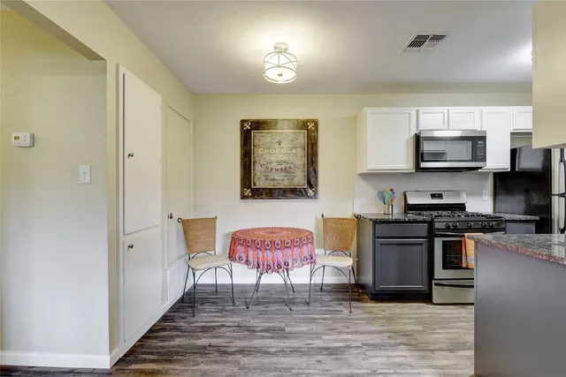 $1,900 | 401 Blackson Avenue, Unit A, Austin, TX 78752