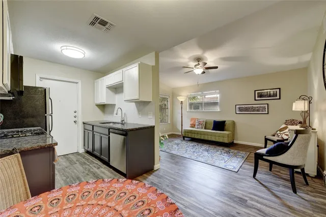 $1,900 | 401 Blackson Avenue, Unit A, Austin, TX 78752